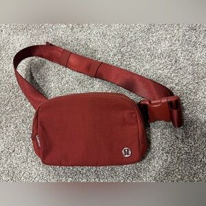 Lululemon Everywhere Belt Bag 1L Burgundy Red